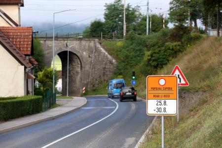 POPOLNA ZAPORA POSTOJNSKA CESTA RAKEK 05 FOTO LJUBO VUKELIČ